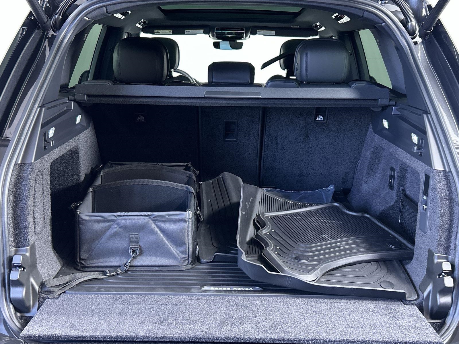 2025 Land Rover Range Rover SE photo 27