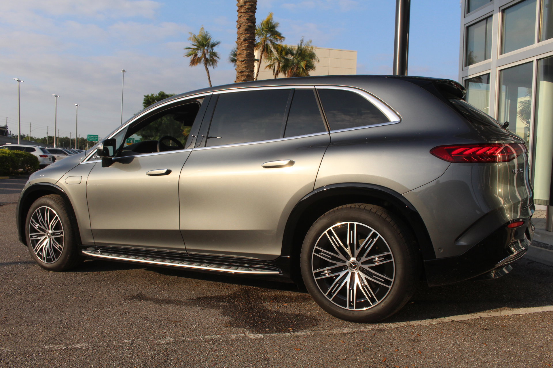 2025 Mercedes Benz EQS SUV 580 4MATIC photo 4