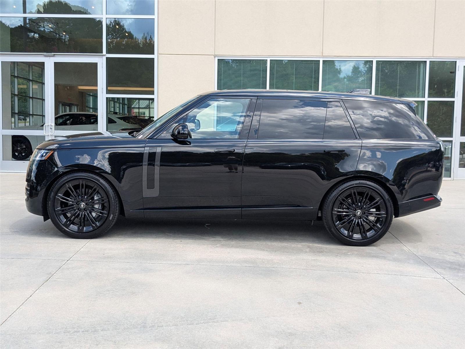 2025 Land Rover Range Rover SE photo 4