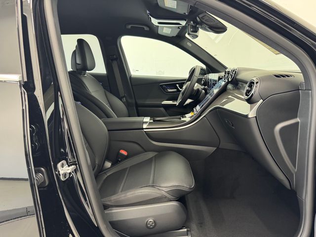 2025 Mercedes Benz GLC 300 photo 14