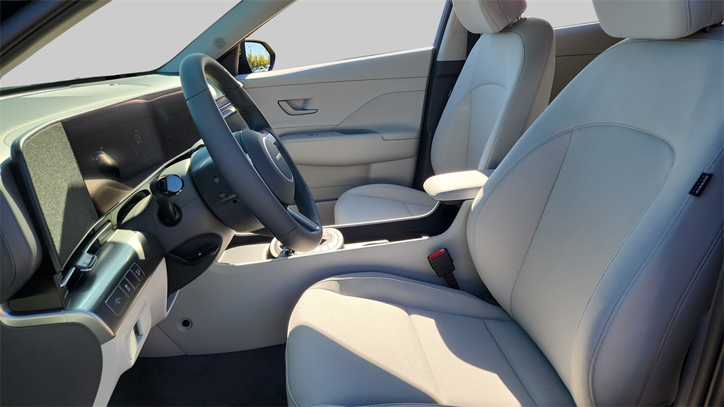 2026 Hyundai Kona SEL photo 8