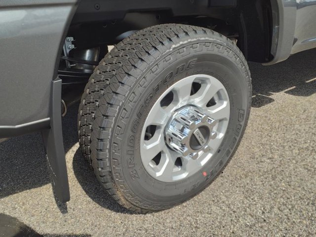 New 2024 Carbonized Gray Metallic Ford XLT image 27