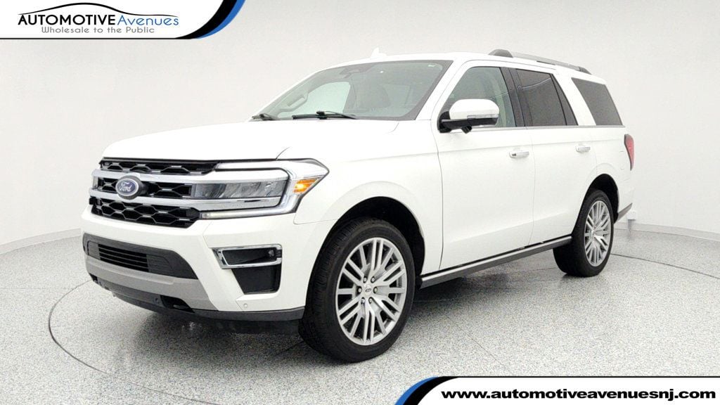 2023 Ford Expedition Limited's photo