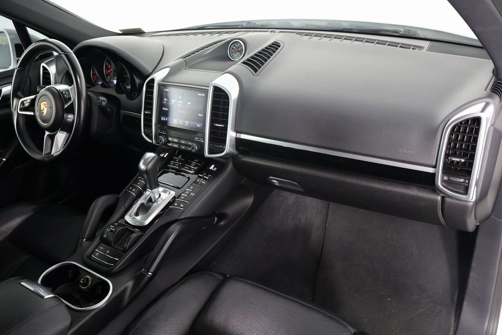 2018 Porsche Cayenne Base Platinum Edition photo 8