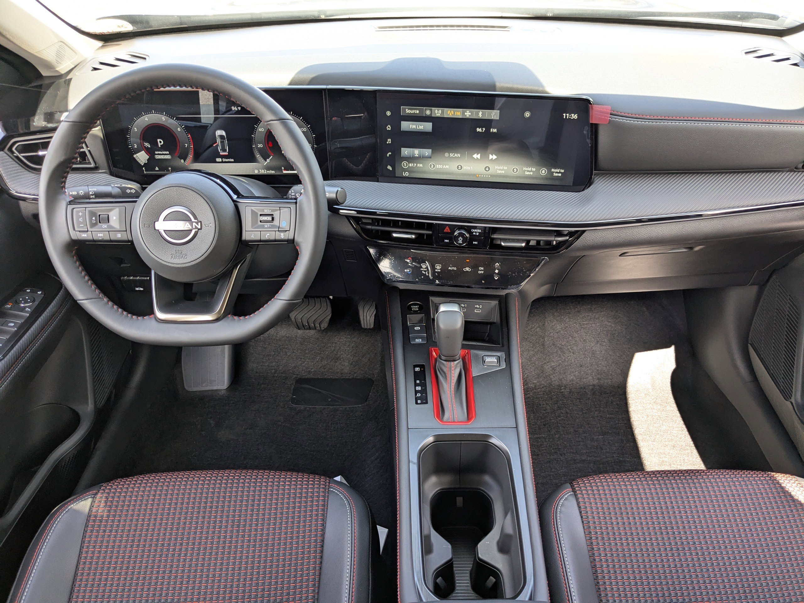 2025 Nissan Kicks SR photo 8