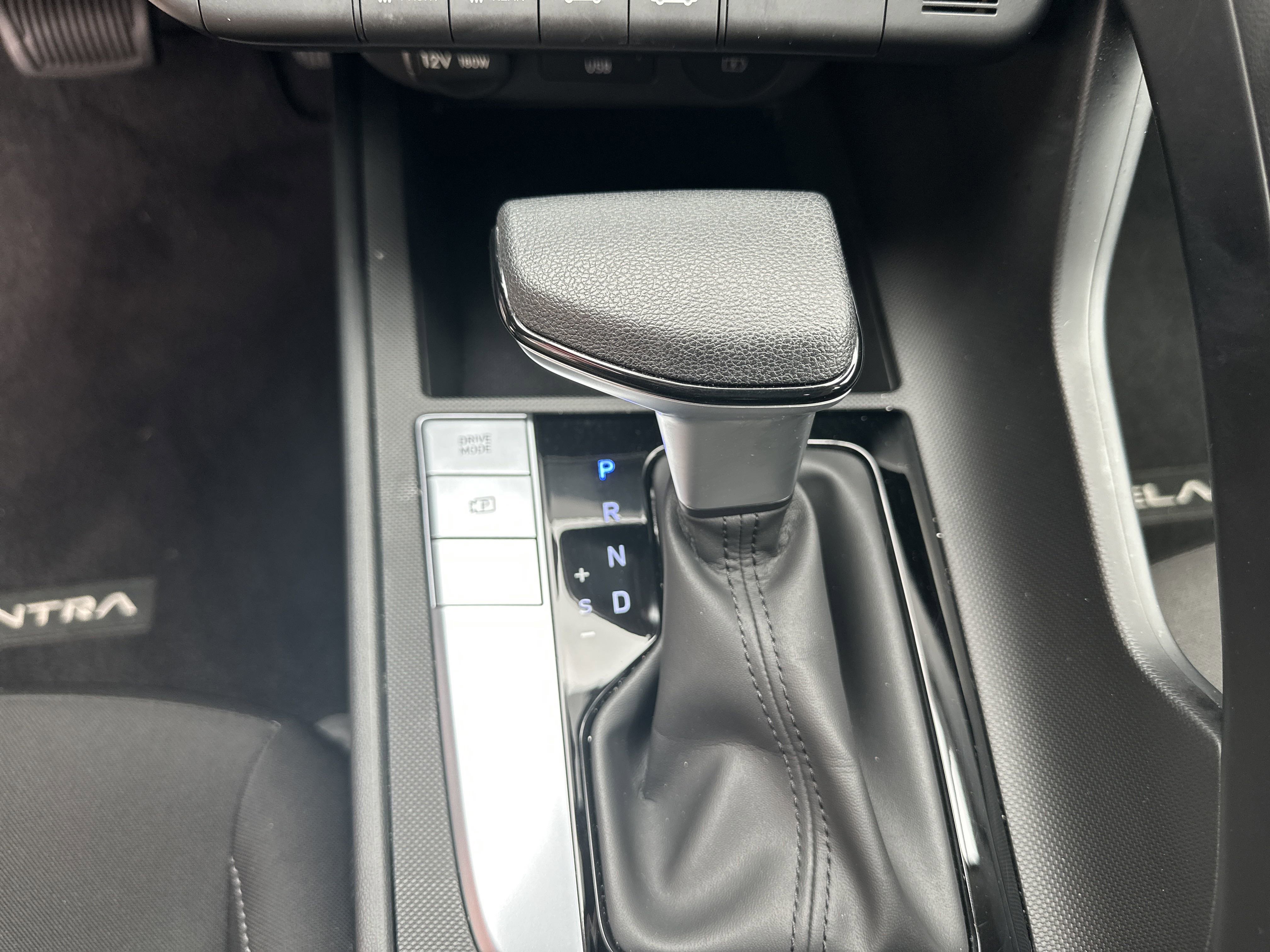 2024 Hyundai Elantra SEL photo 2