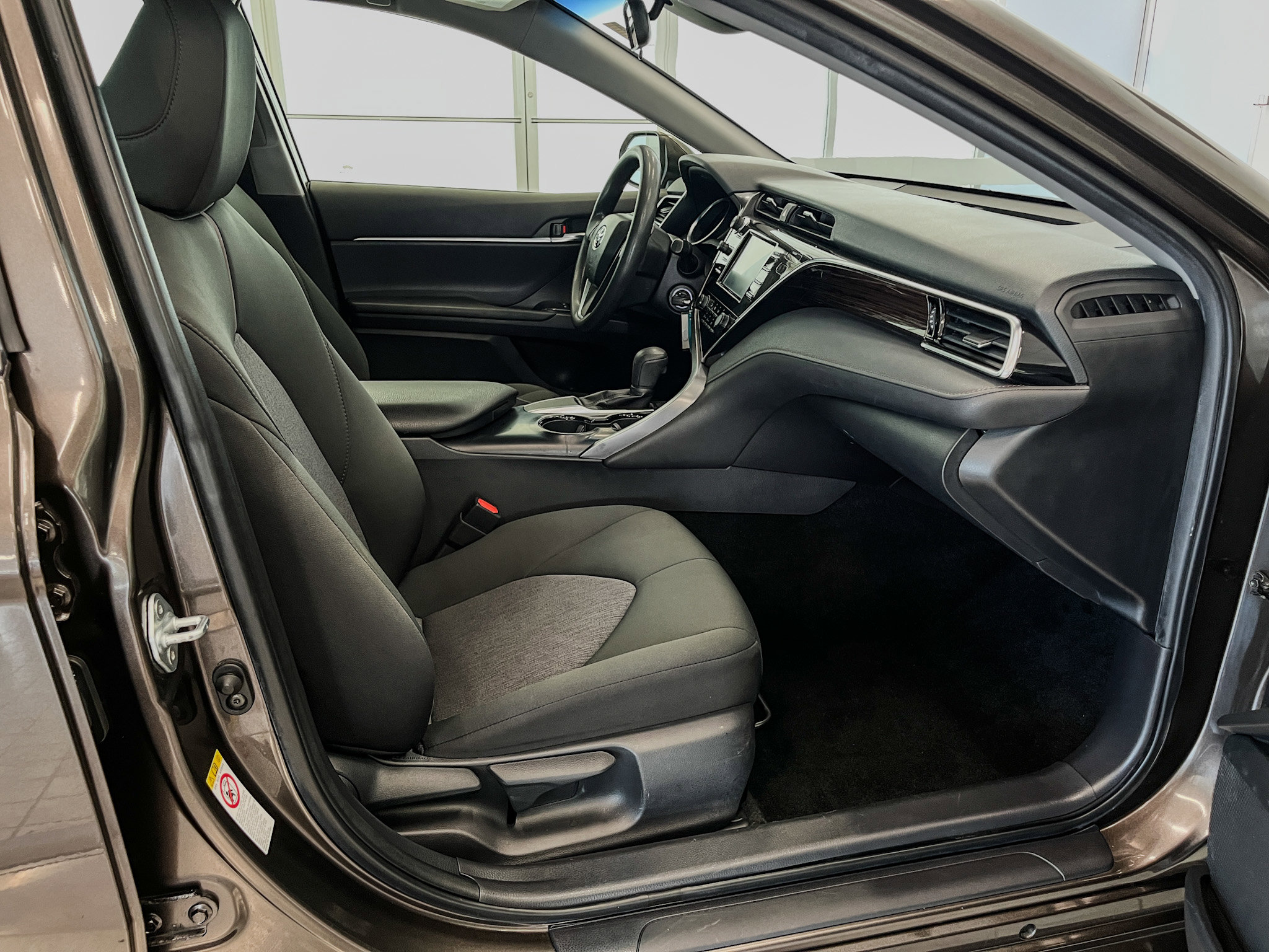 2018 Toyota Camry LE photo 28