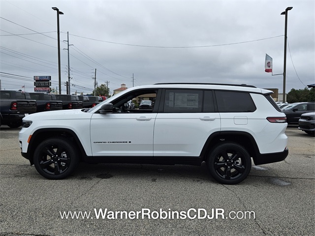 2025 Jeep Grand Cherokee Laredo Altitude photo 4