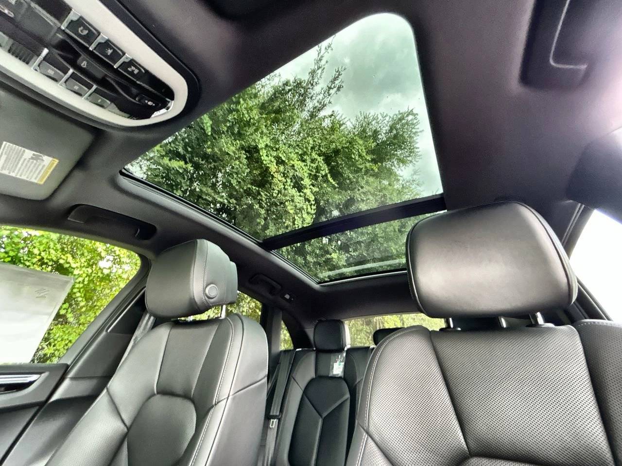 2026 Porsche Macan Base photo 25