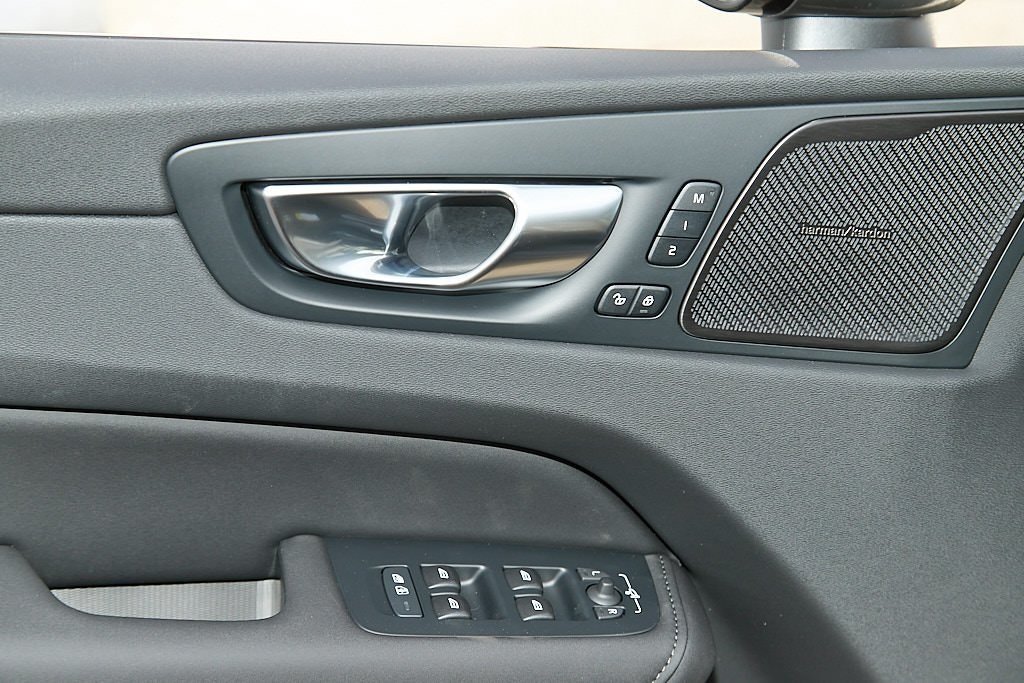 2026 VOLVO XC60 - Image 9