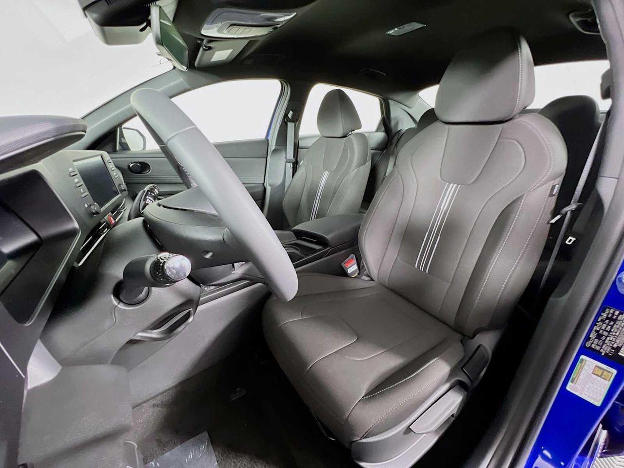 2025 Hyundai Elantra SEL Sport photo 11