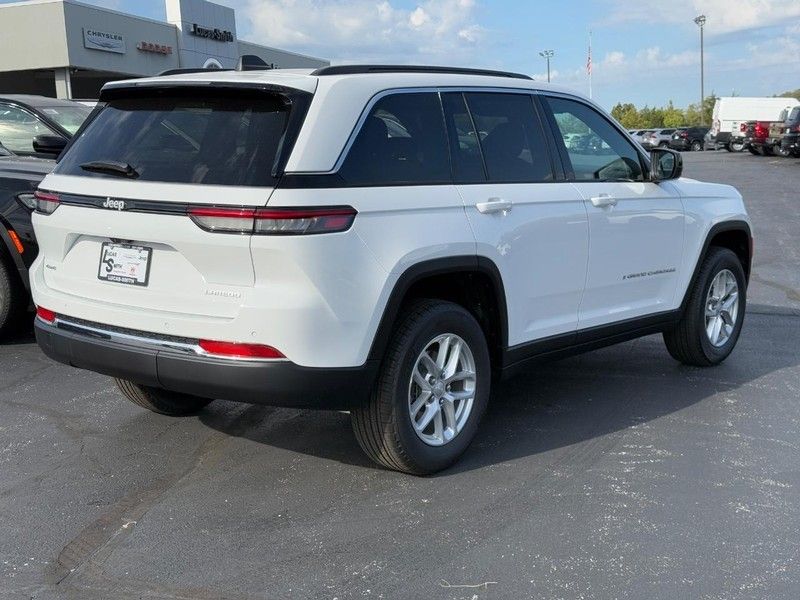 2025 Jeep Grand Cherokee Laredo X photo 3