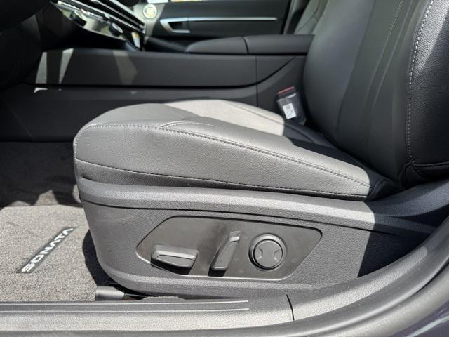 2025 Hyundai Sonata Hybrid Limited photo 11