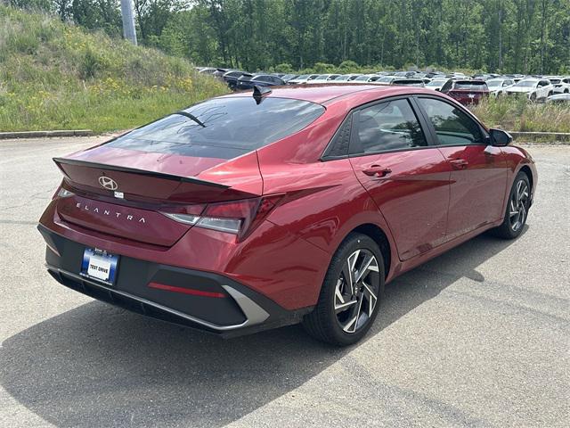 2025 Hyundai Elantra SEL Sport photo 5