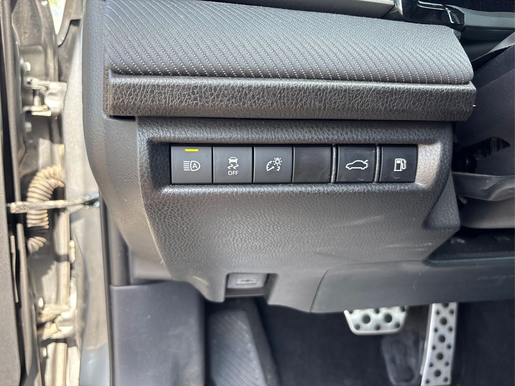 2025 Toyota Camry SE photo 32