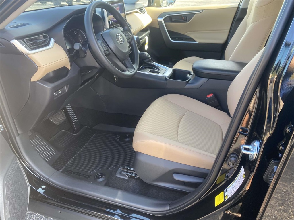 2025 Toyota RAV4 LE photo 12