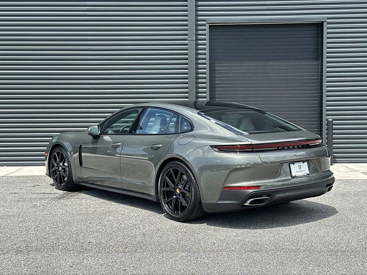 2025 Porsche Panamera E-Hybrid 4 photo 11