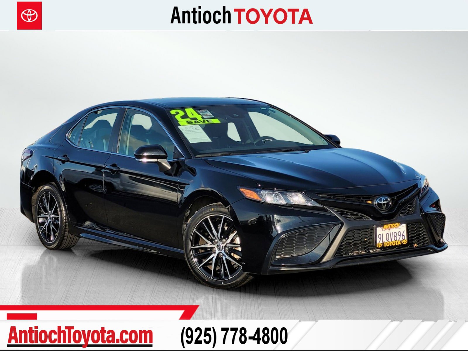 2024 Toyota Camry SE's photo