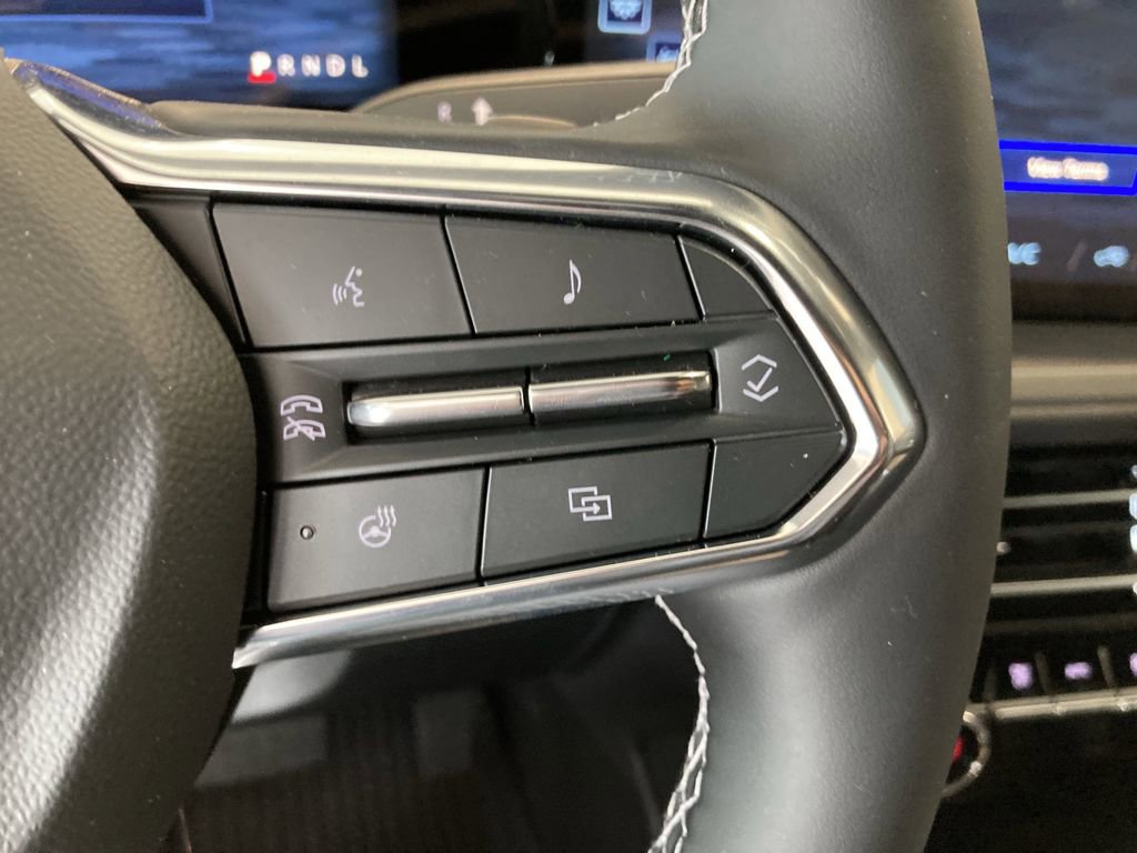 2025 Chevrolet Traverse photo 13