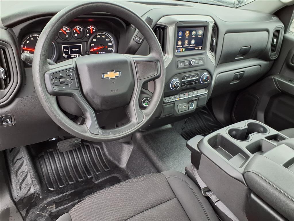 2024 Chevrolet Silverado 1500 photo 2