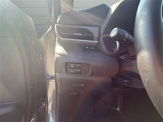 2020 Toyota Highlander LE photo 18