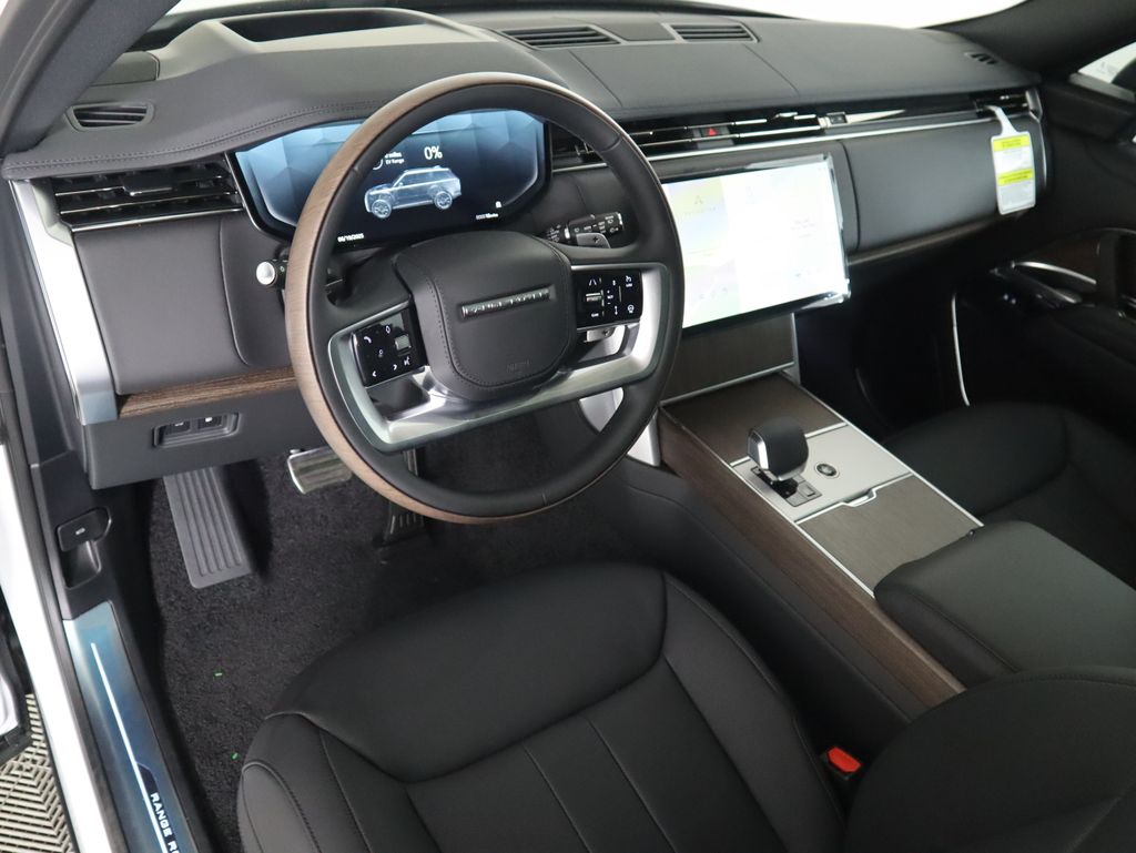 2025 Land Rover Range Rover SE photo 10