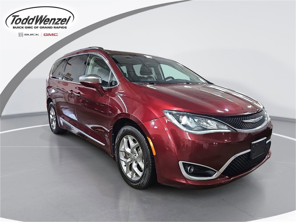 2018 Chrysler Pacifica Limited's photo
