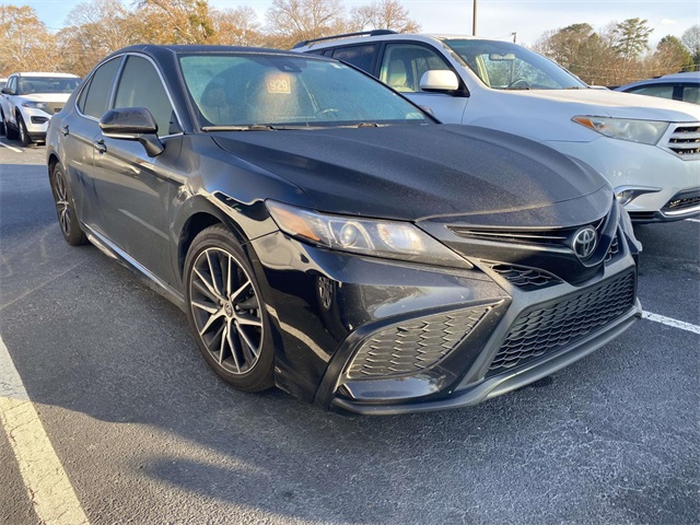 2022 Toyota Camry SE's photo