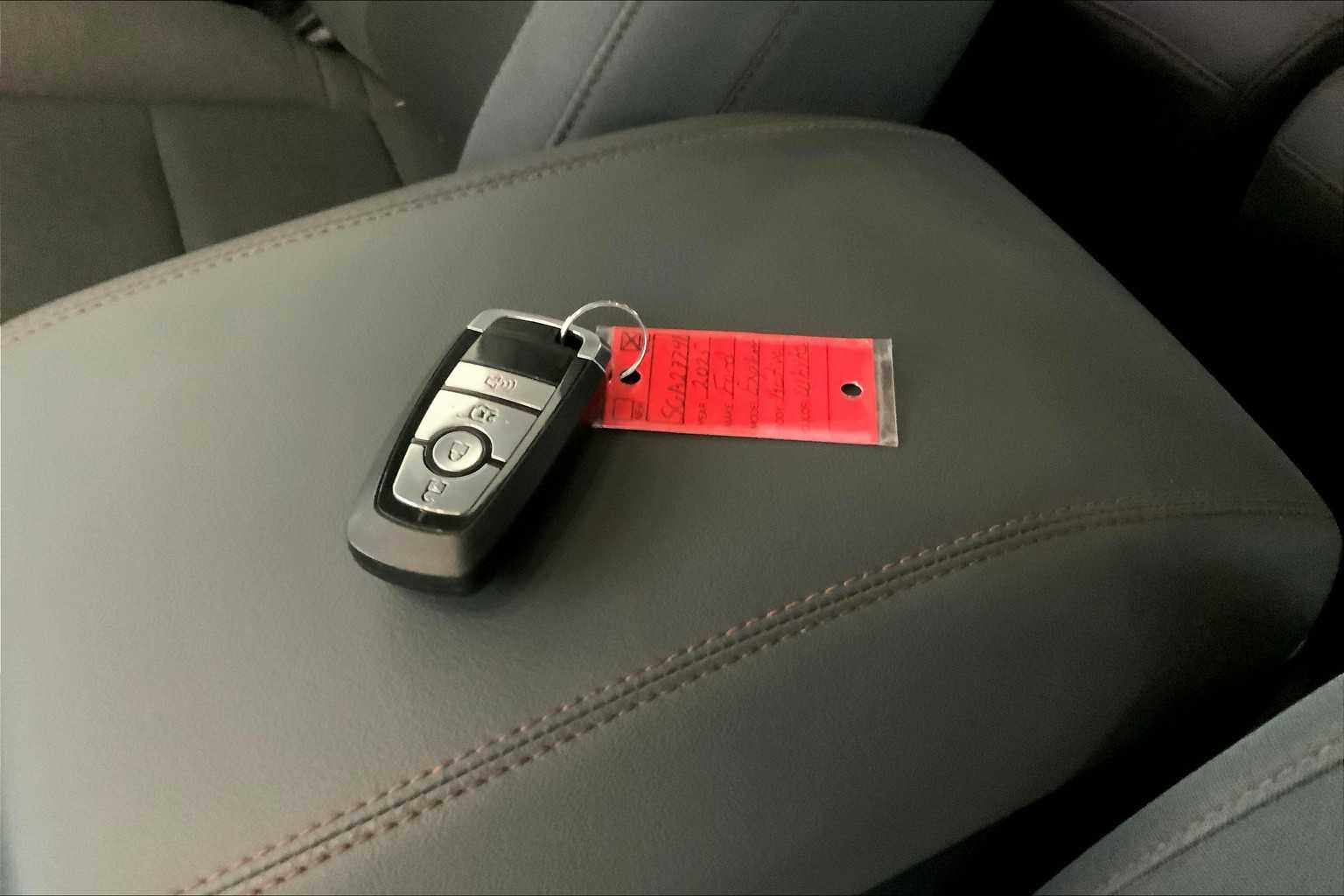 2025 Ford Explorer photo 12