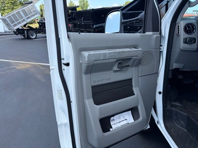 2026 Ford E-350 Base photo 7