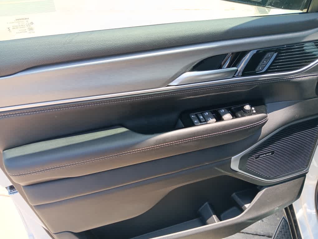 2025 Jeep Wagoneer Series II Carbide photo 4