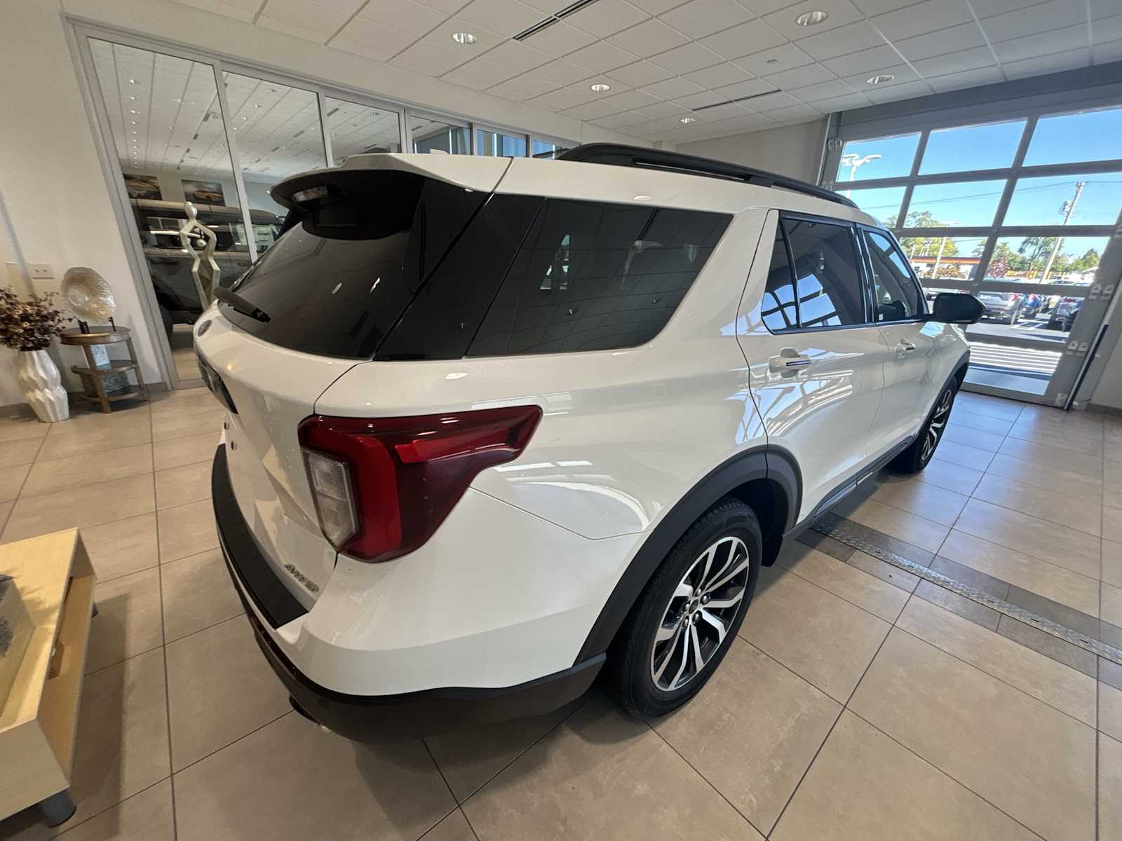 2022 Ford Explorer ST-Line photo 3