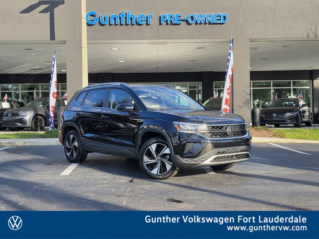 2023 Volkswagen Taos SE's photo