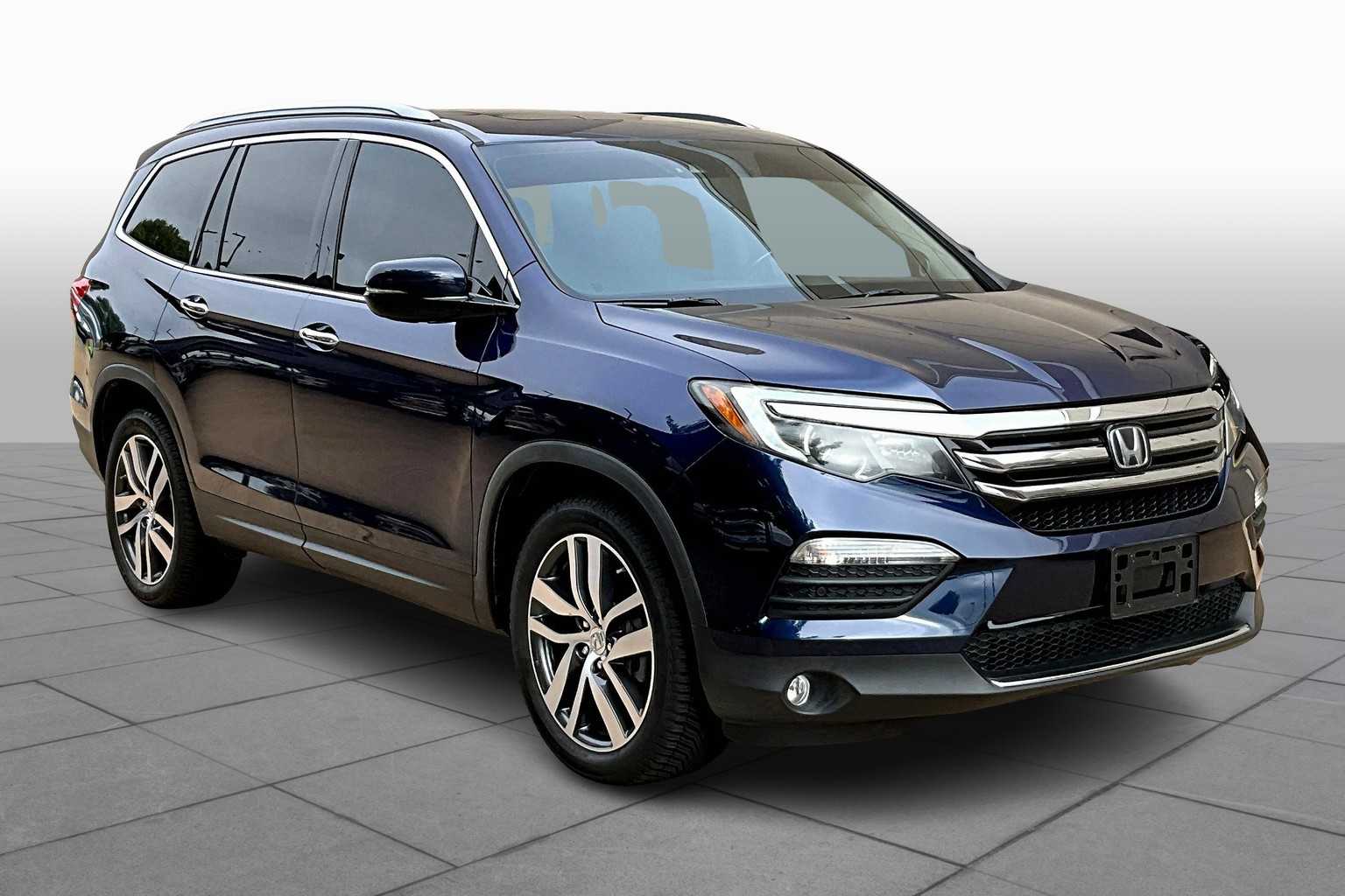 2016 Honda Pilot Elite photo 2