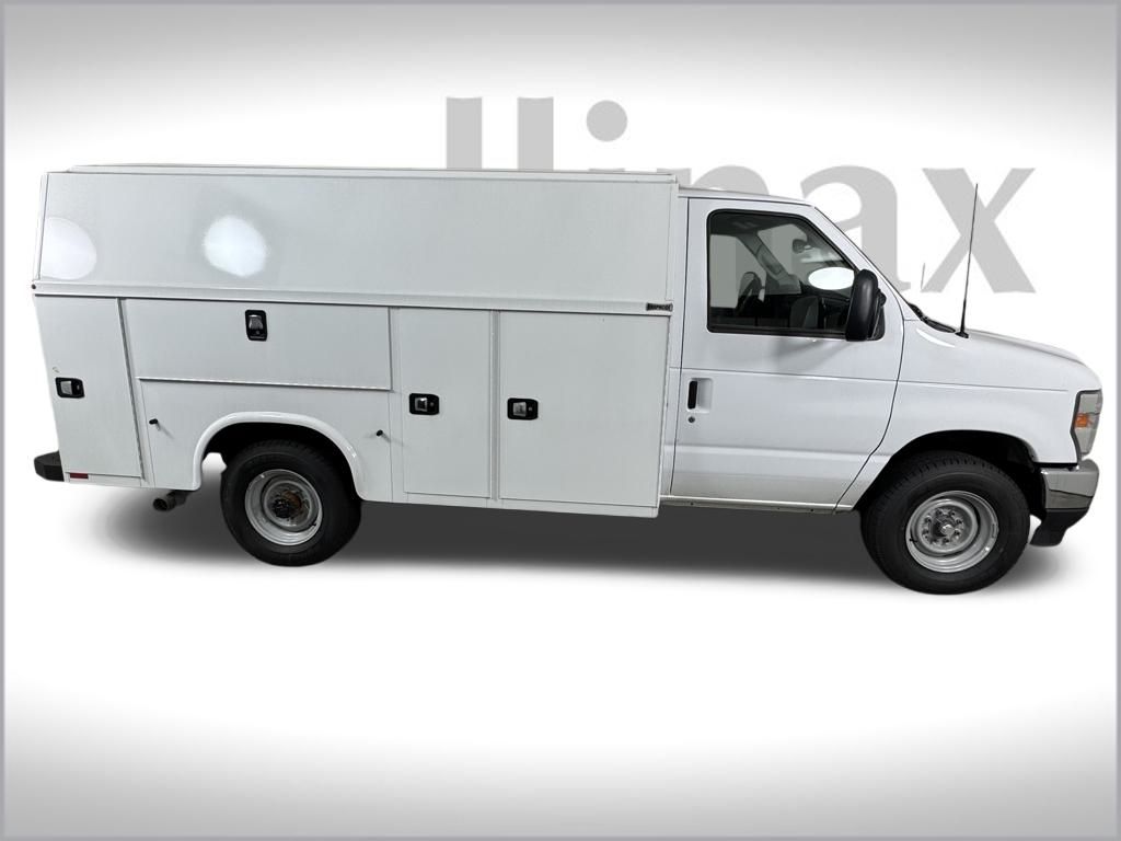 2026 Ford E-350 Base photo 3