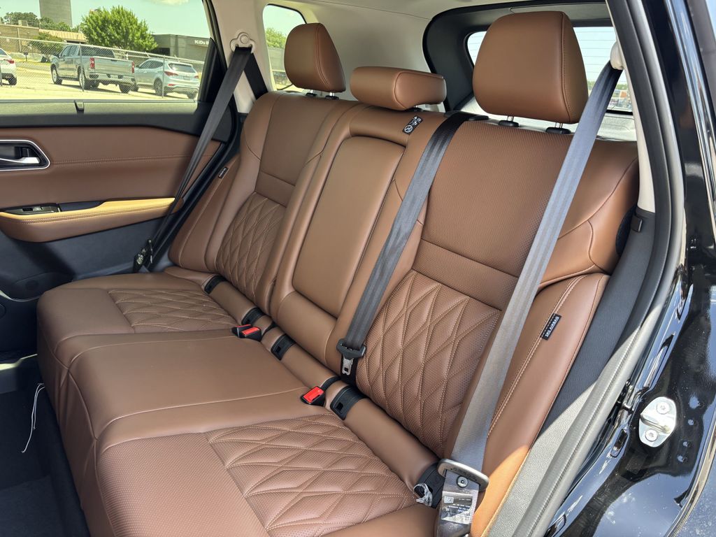 2025 Nissan Rogue Platinum photo 18