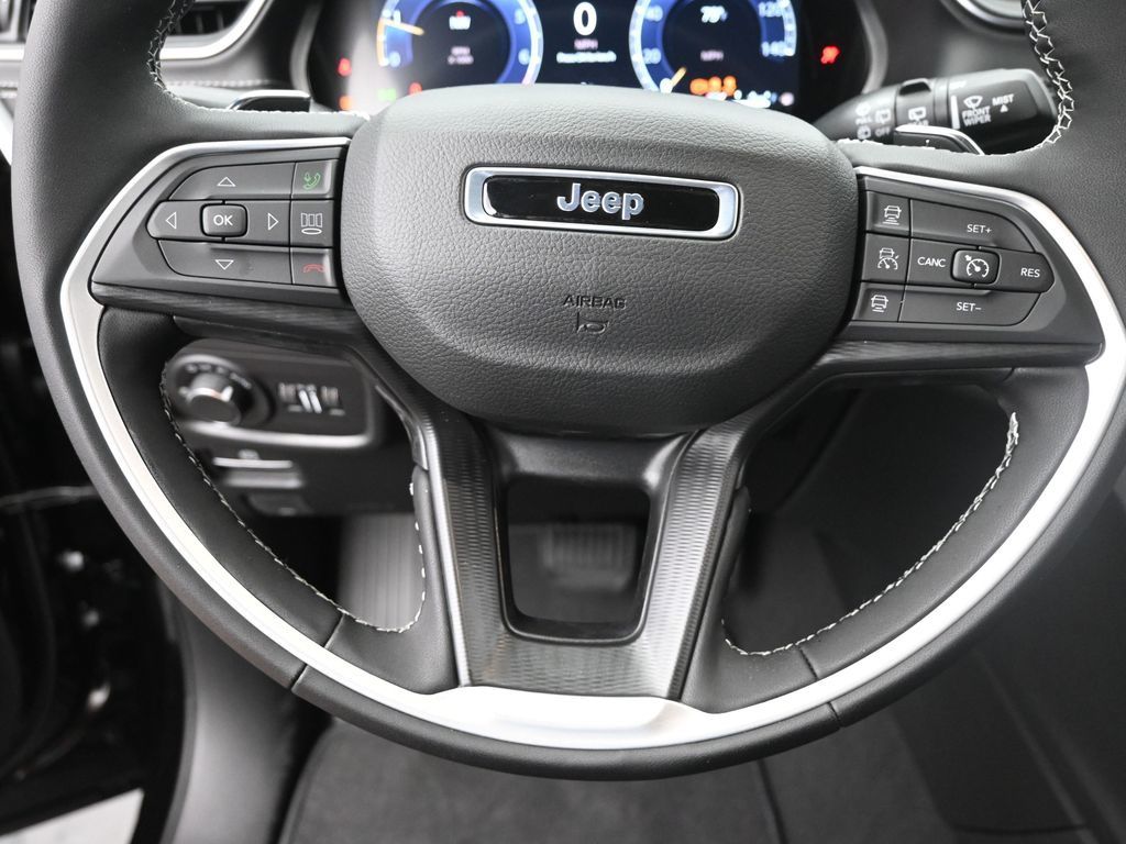 2025 Jeep Grand Cherokee Altitude X photo 13