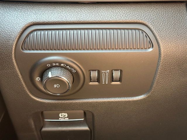 2025 Jeep Wagoneer L Series III photo 9