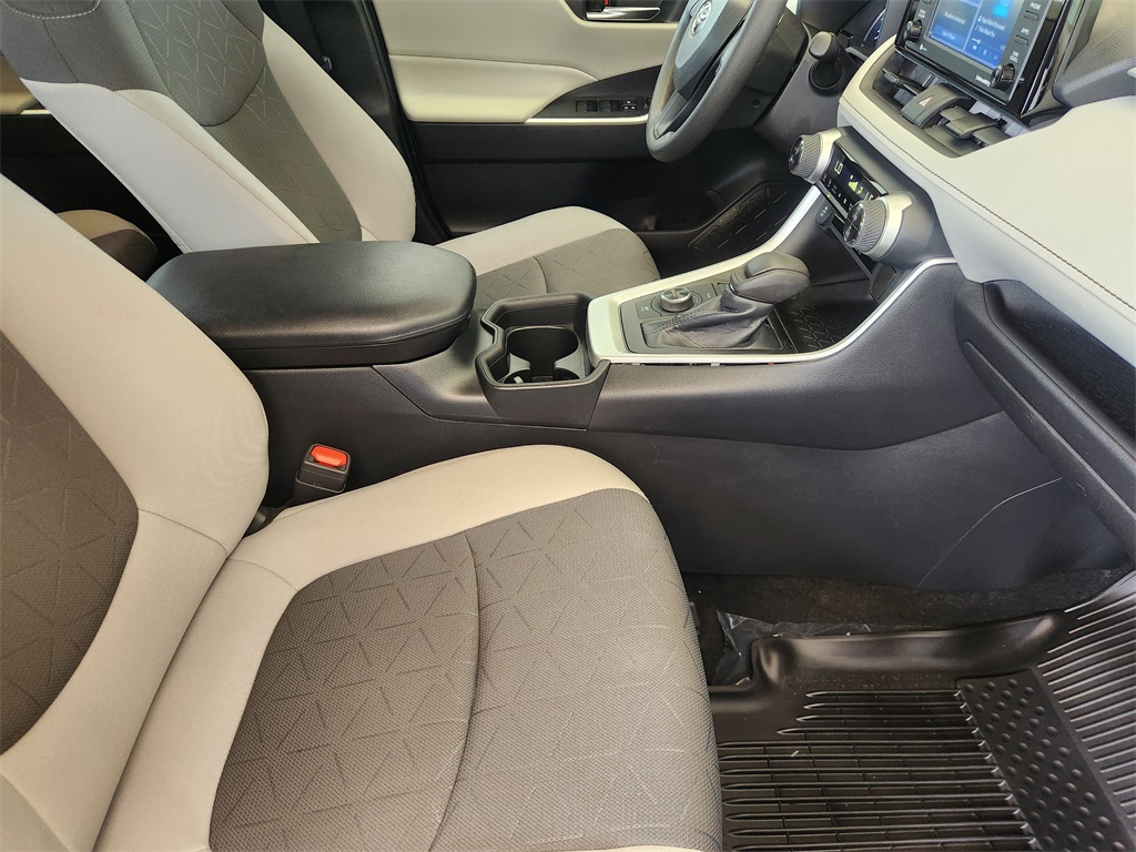 2021 Toyota RAV4 Hybrid XLE photo 8