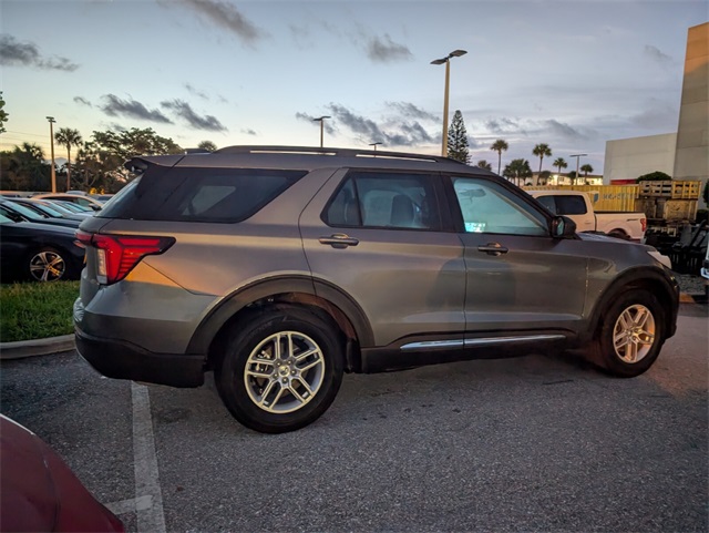 2025 Ford Explorer photo 10