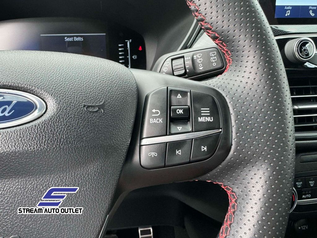 2024 Ford Escape ST-Line photo 18