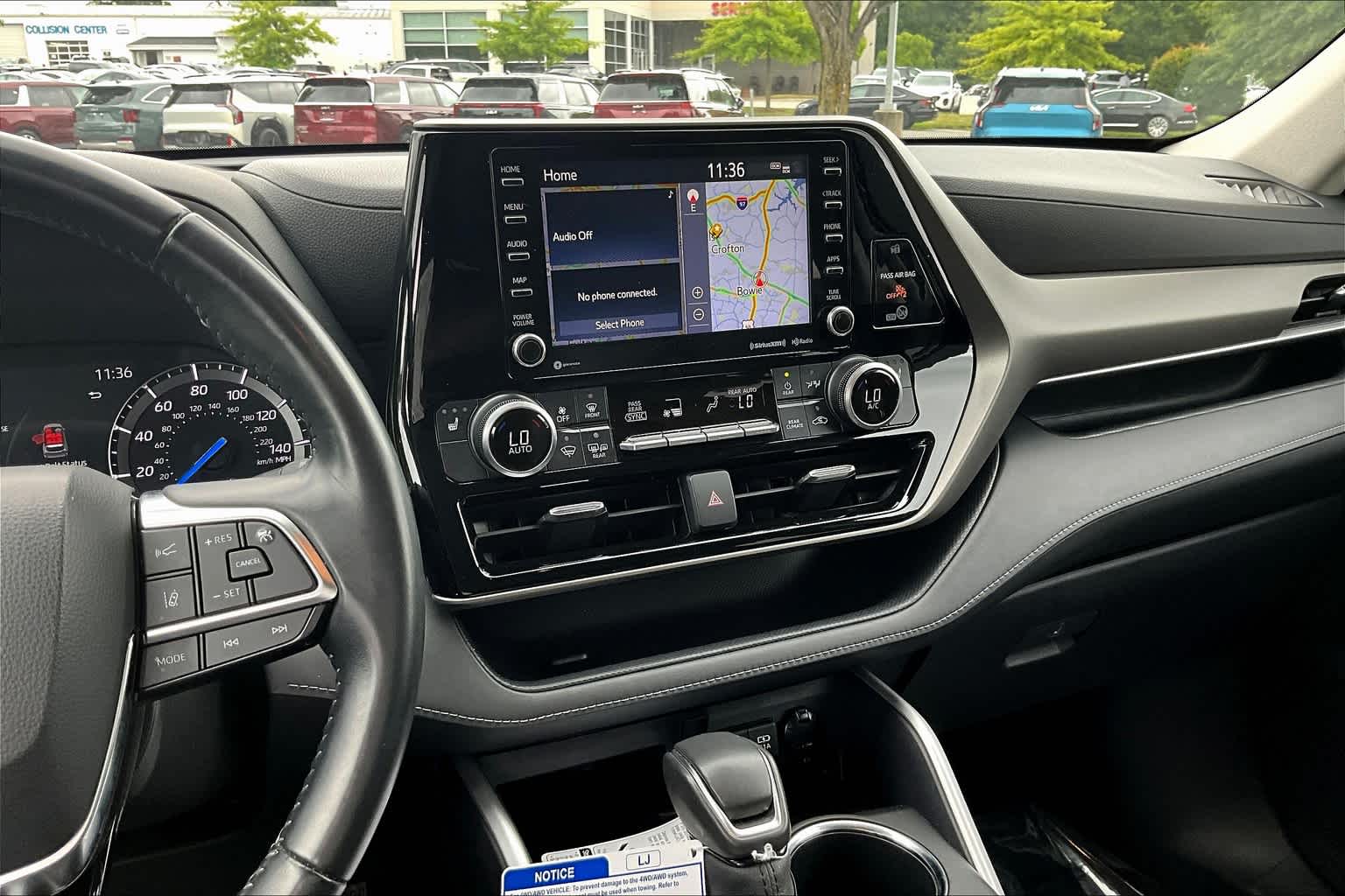 2020 Toyota Highlander Hybrid XLE photo 6