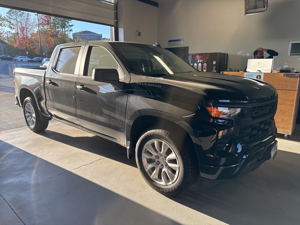 2024 Chevrolet Silverado 1500 Custom photo 2