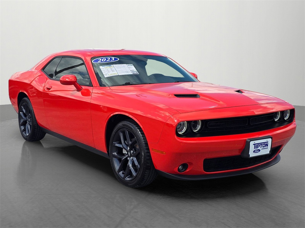 2023 Dodge Challenger SXT photo 3