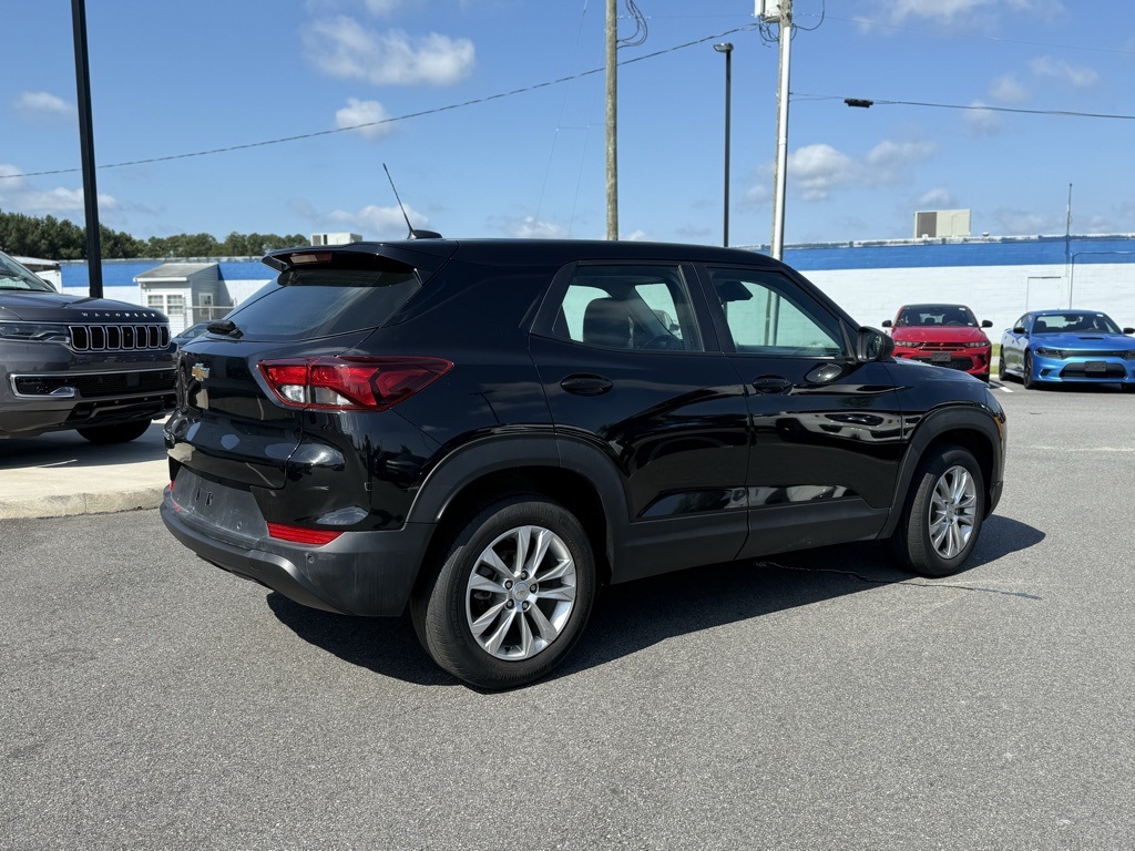 2023 Chevrolet Trailblazer LS photo 2