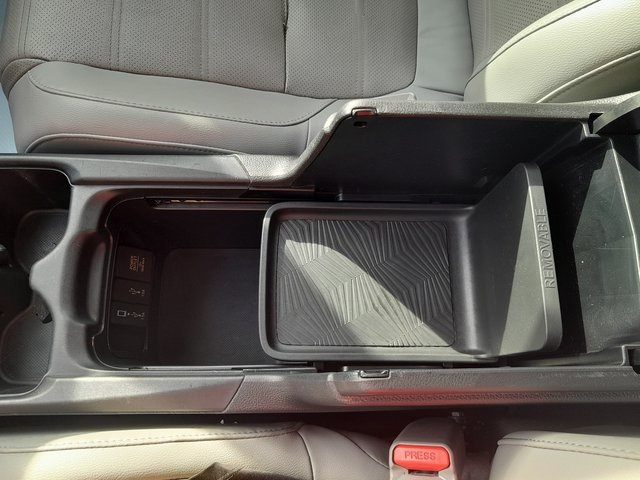 2019 Honda CR-V Touring photo 27