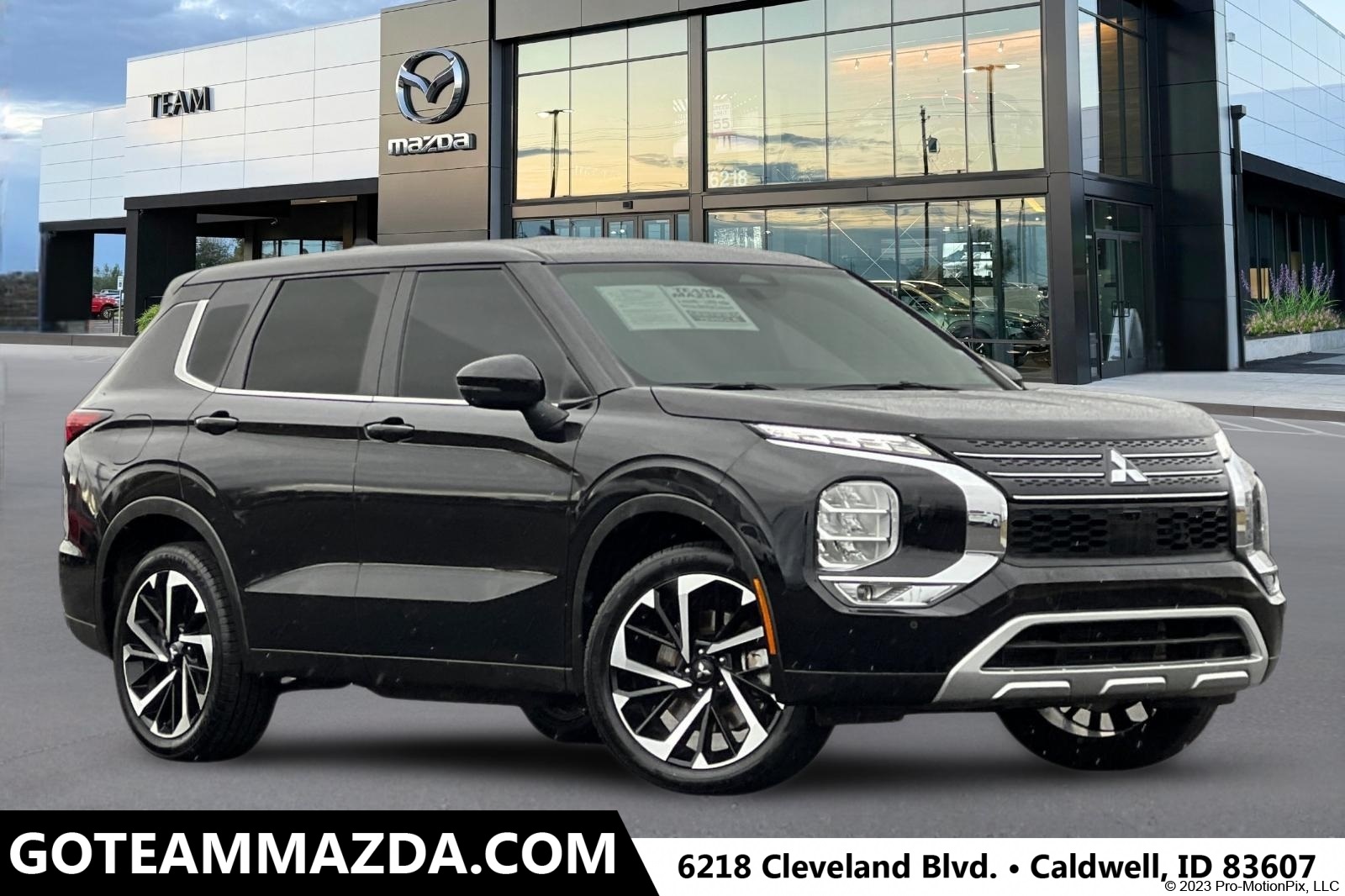 2024 Mitsubishi Outlander SE's photo