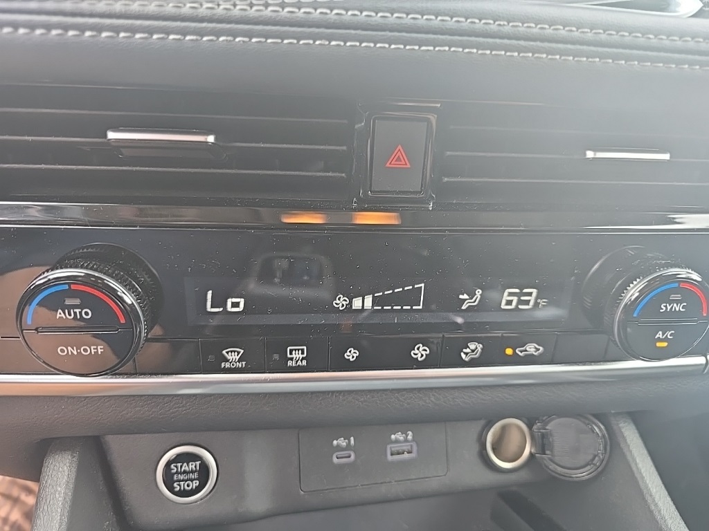 2022 Nissan Rogue SV photo 16