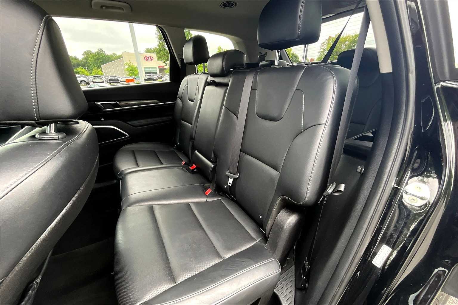 2022 Kia Telluride LX photo 17