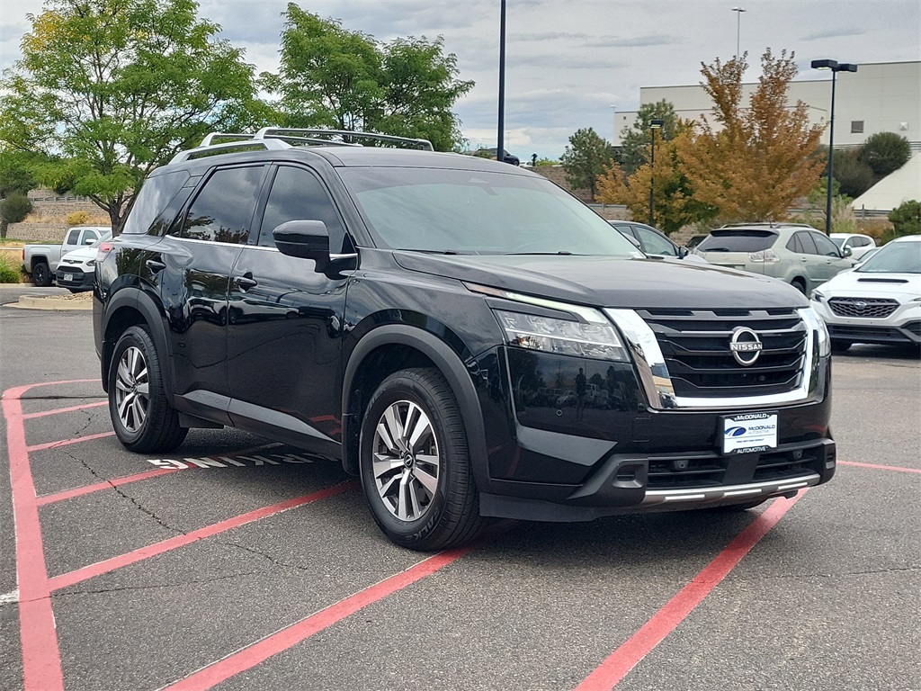2023 Nissan Pathfinder SL photo 4